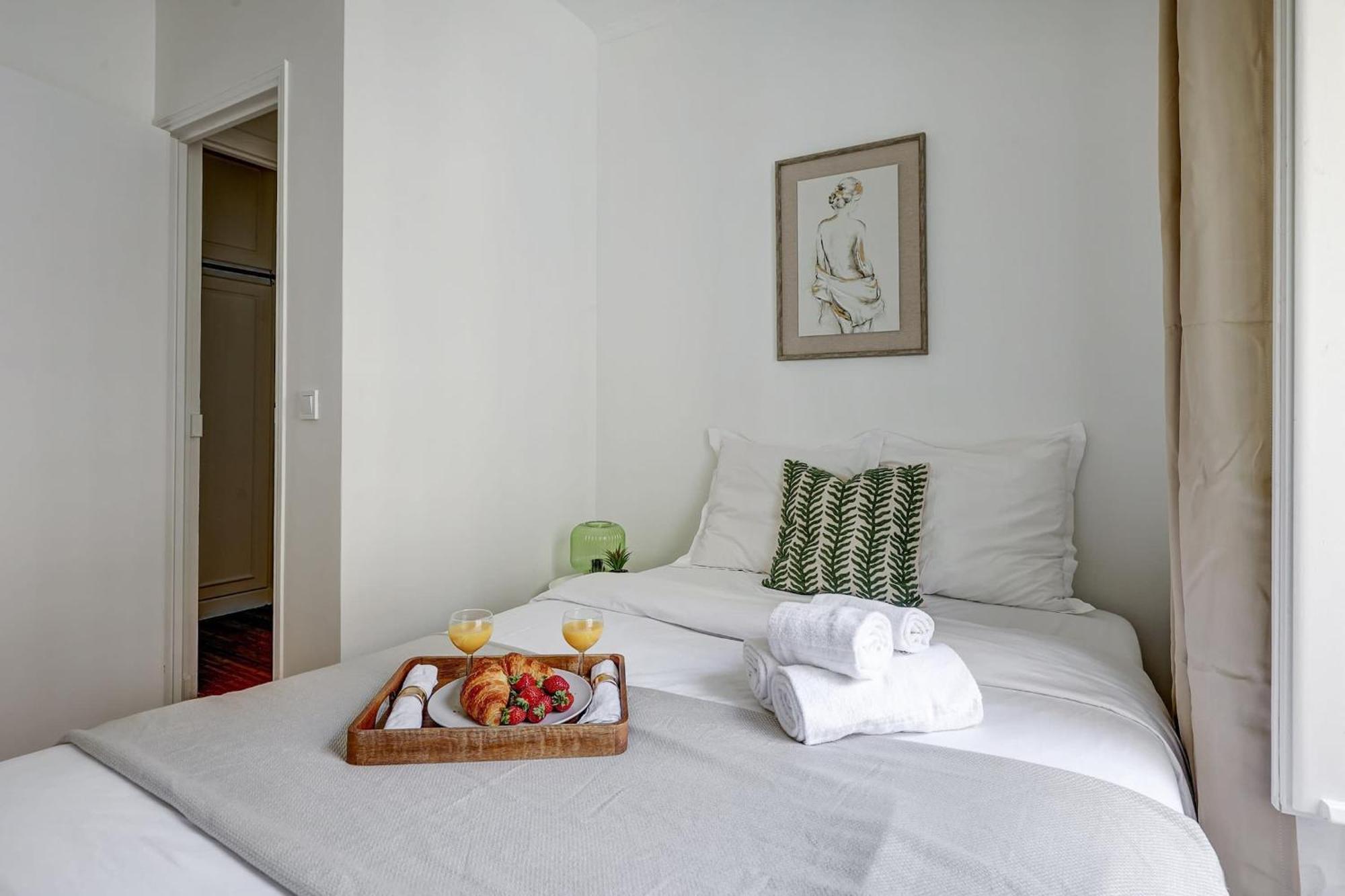 Champs-Elysees - 2Br With Balcony - Cityapartmentstay Paris Eksteriør billede
