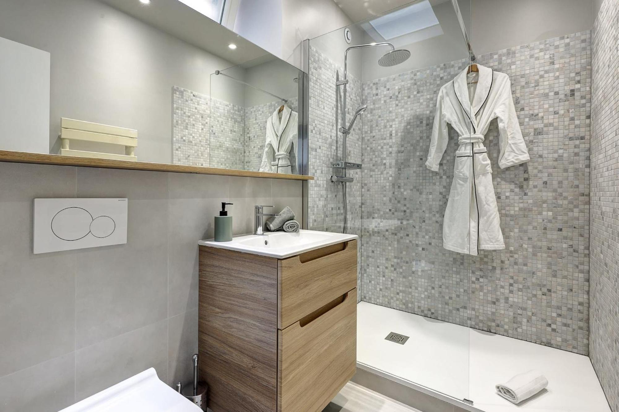 Champs-Elysees - 2Br With Balcony - Cityapartmentstay Paris Eksteriør billede