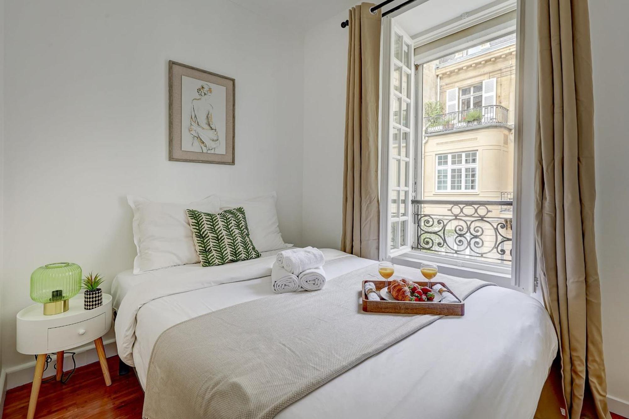 Champs-Elysees - 2Br With Balcony - Cityapartmentstay Paris Eksteriør billede